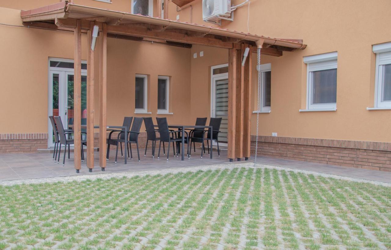Oros House Apartmanhaz Orosháza Zewnętrze zdjęcie